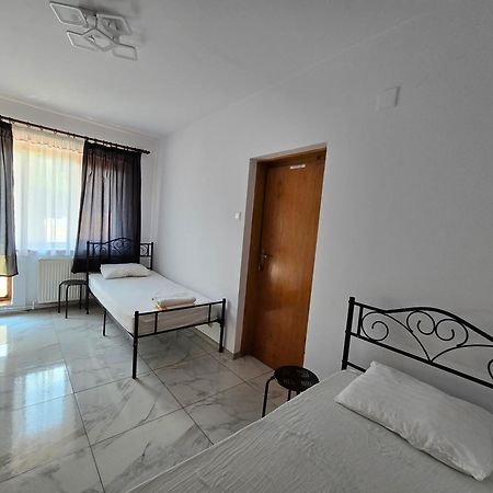 Z Villa Bukarest Exteriör bild