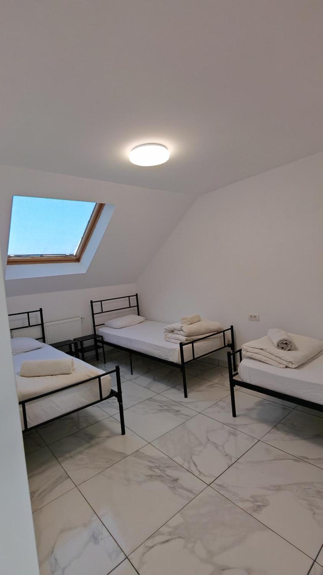 Z Villa Bukarest Exteriör bild