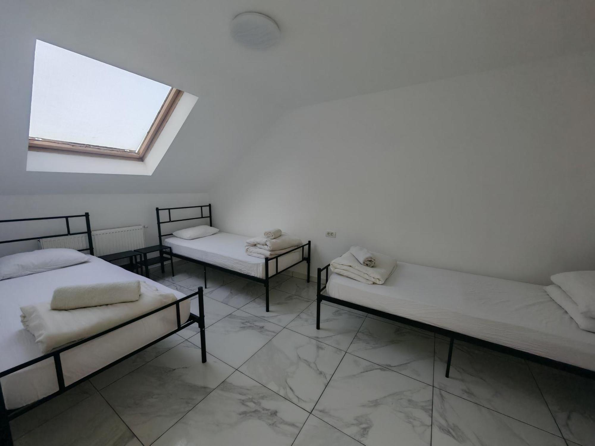 Z Villa Bukarest Exteriör bild