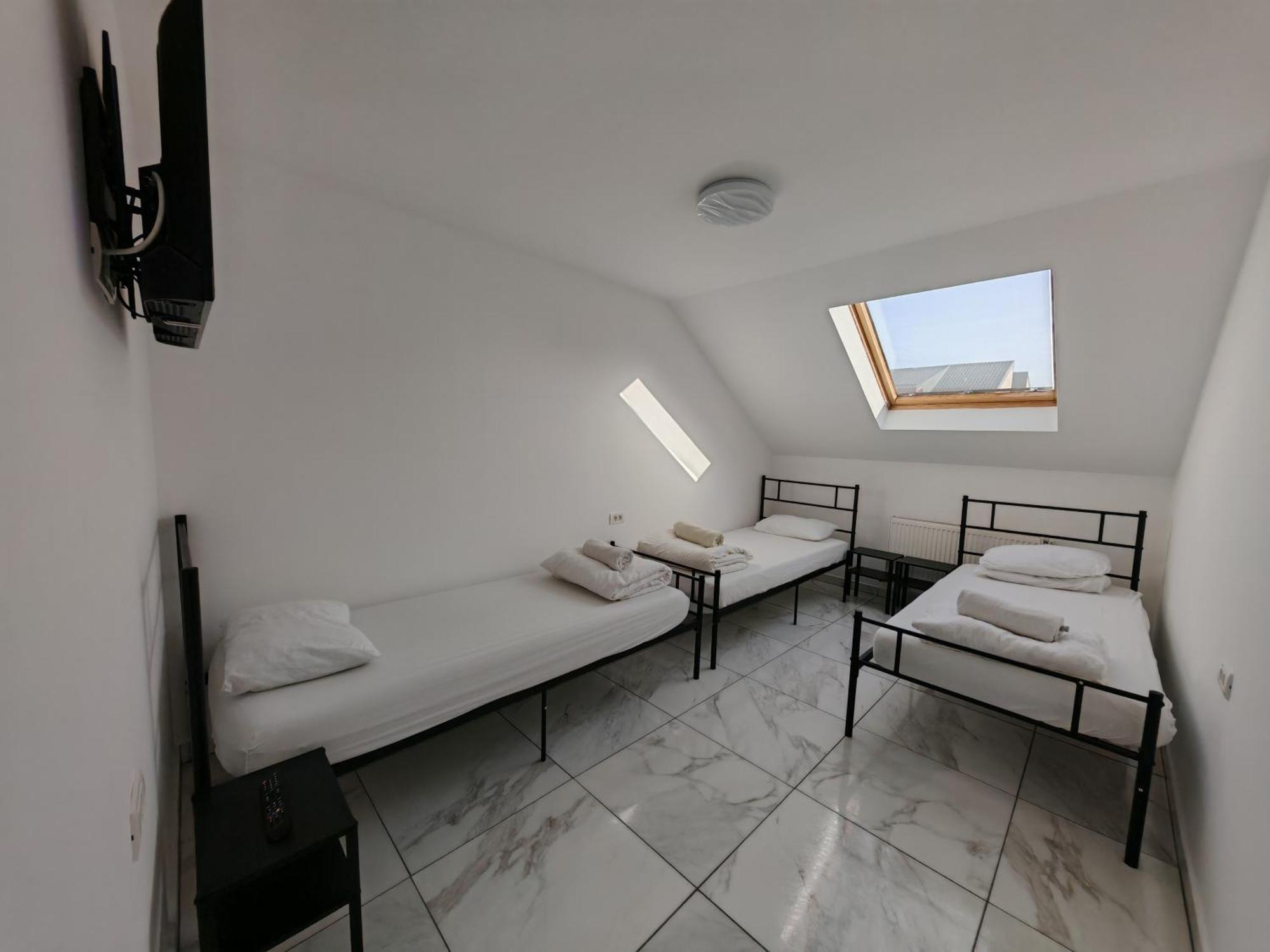 Z Villa Bukarest Exteriör bild