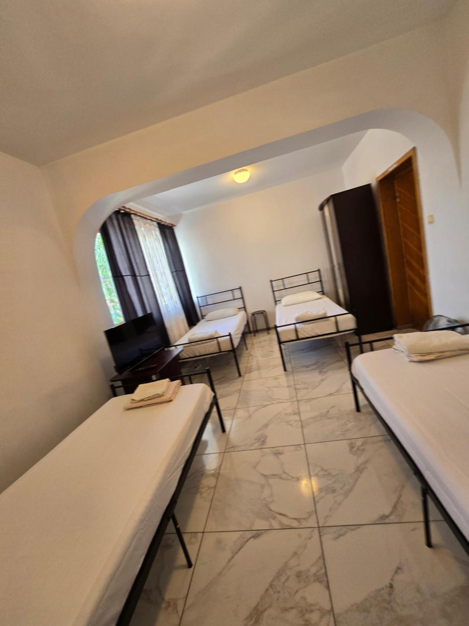 Z Villa Bukarest Exteriör bild