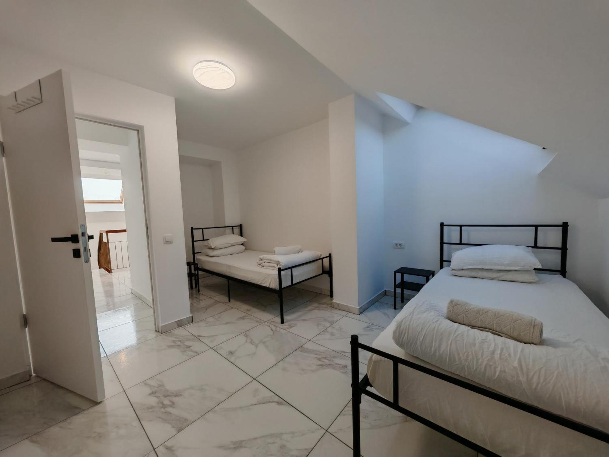 Z Villa Bukarest Exteriör bild