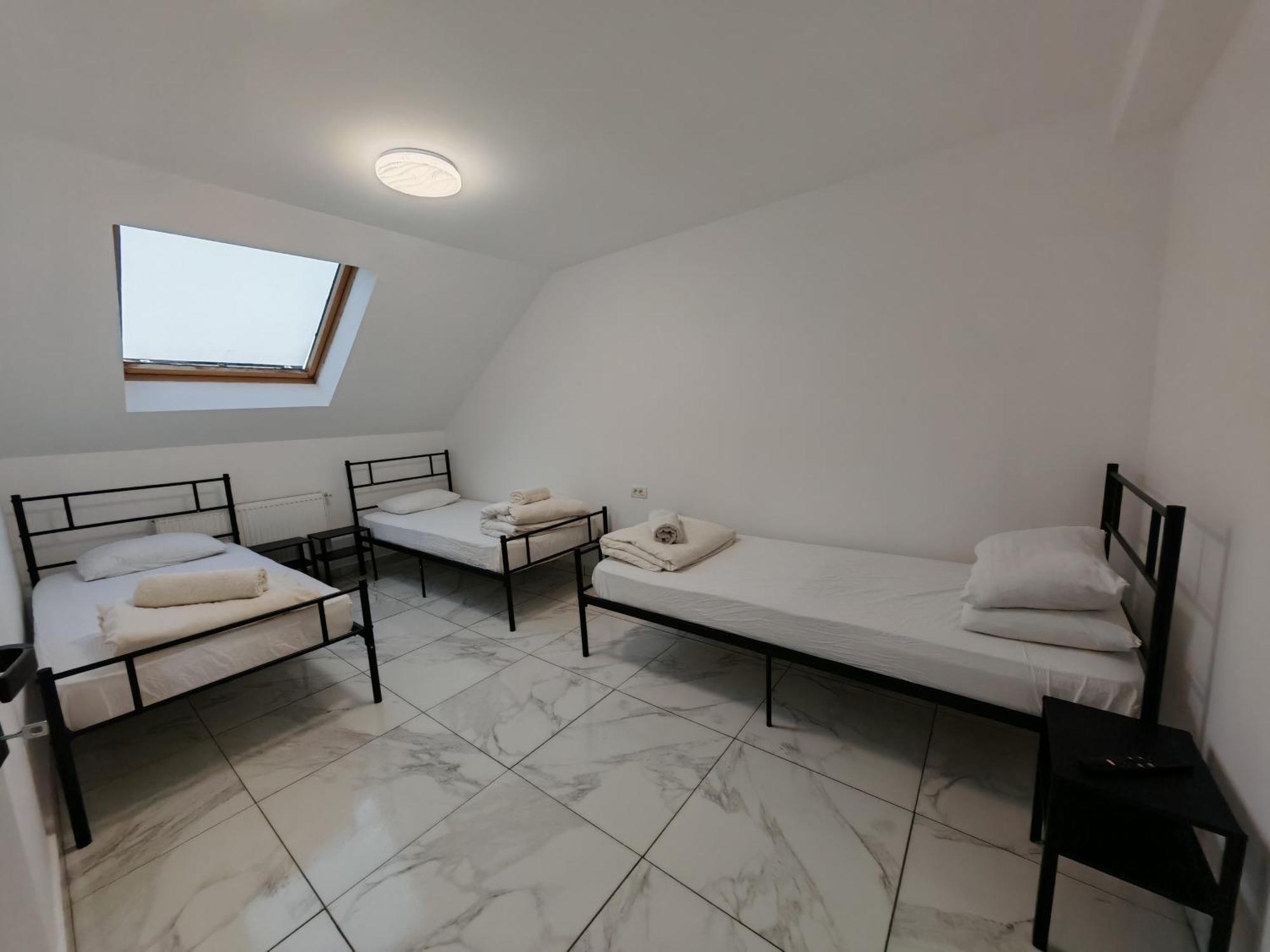 Z Villa Bukarest Exteriör bild