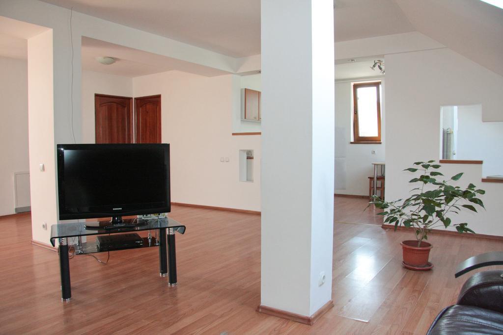 Z Villa Bukarest Exteriör bild
